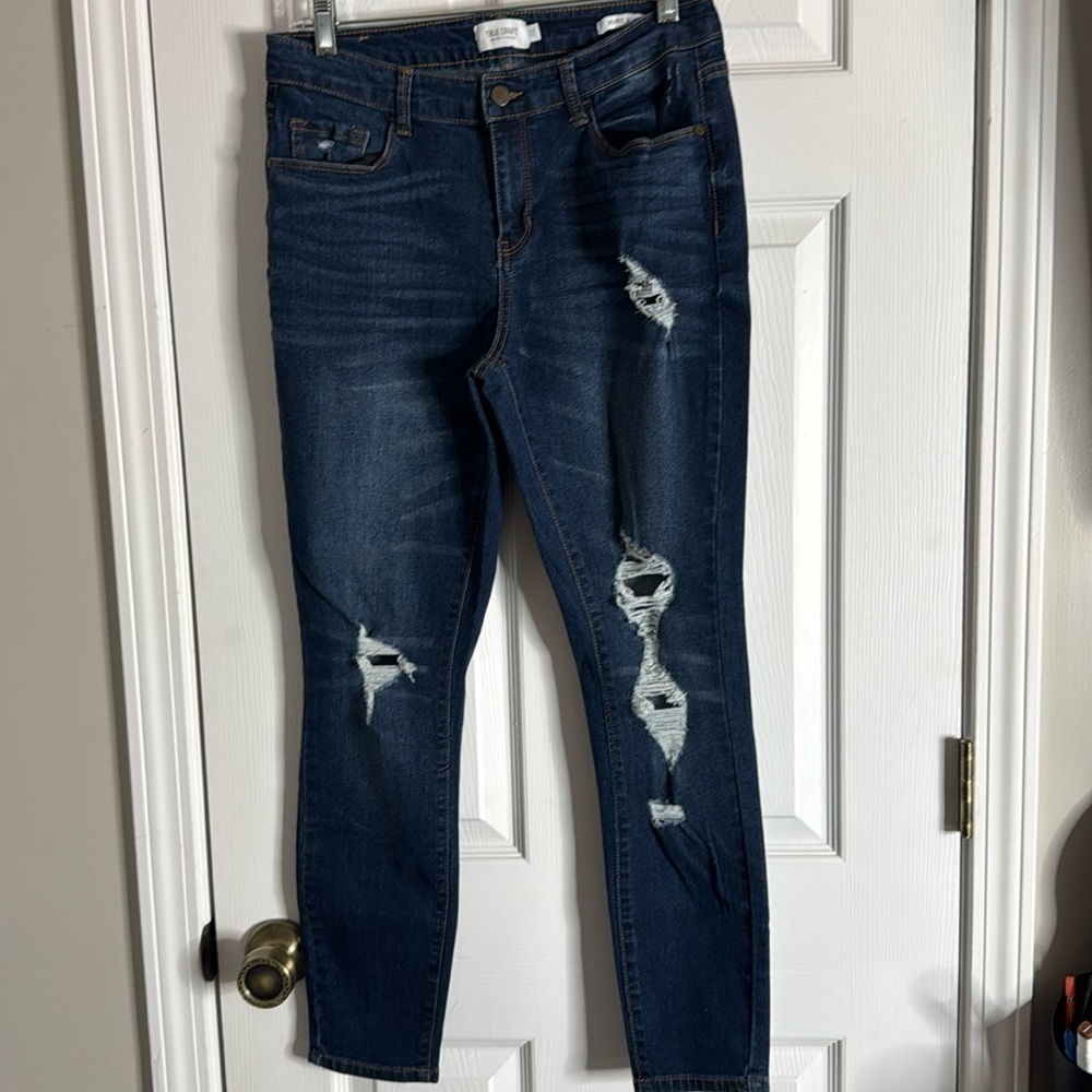 True Craft lMid Rise Skinny Distressed Jean